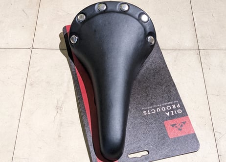 【新品】GIZA PRODUCTS VL-1221 Saddle サドル ブラック 鋲打
