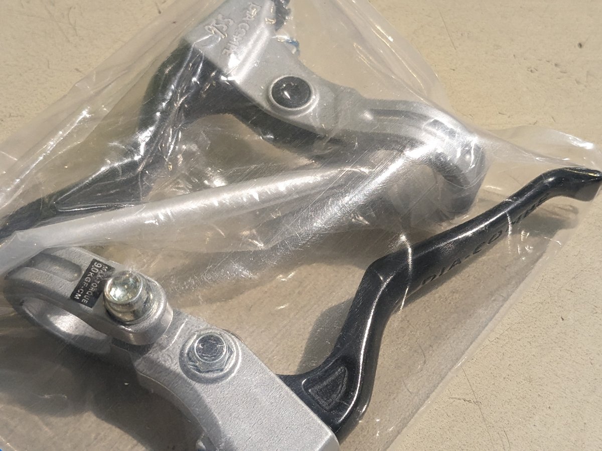 新品】DIA COMPE SS-6 ブレーキレバー Black Silver 左右ペア |