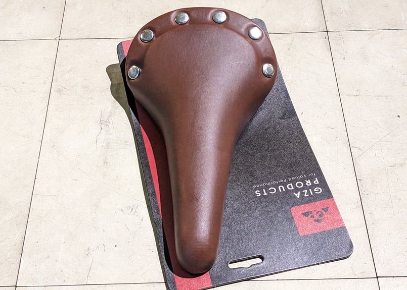 サトーズ 新品】GIZA PRODUCTS VL-1221 Saddle サドル ライトブラウン 鋲打