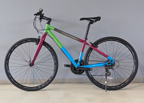 【中古】GIANT SEEK R3 クロスバイク マルチカラー タイヤ新品サイズアップ