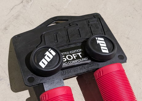 【新品】ODI LONG NECK GRIP SOFT COMPOUND グリップ レッド