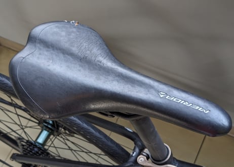 【中古】MERIDA CROSSWA200-MD クロスバイク ディスクブレーキ ブラックレッド