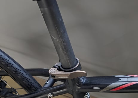 【中古】MERIDA CROSSWA200-MD クロスバイク ディスクブレーキ ブラックレッド