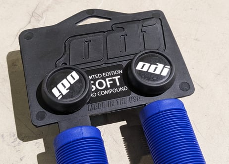 【新品】ODI LONG NECK GRIP SOFT COMPOUND グリップ ブルー
