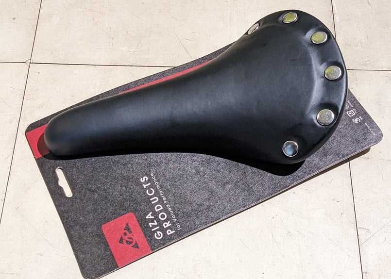 新品】GIZA PRODUCTS VL-1221 Saddle サドル ブラック 鋲打 |