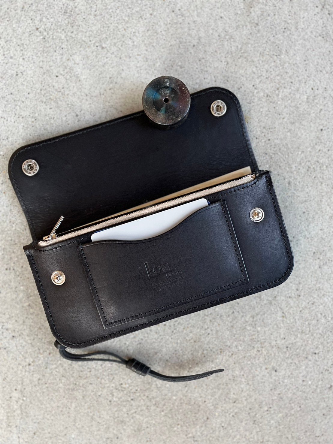 LW-05-BLK Tracker Wallet（ジャンパーホックボタン・ヌメ革） | kyo