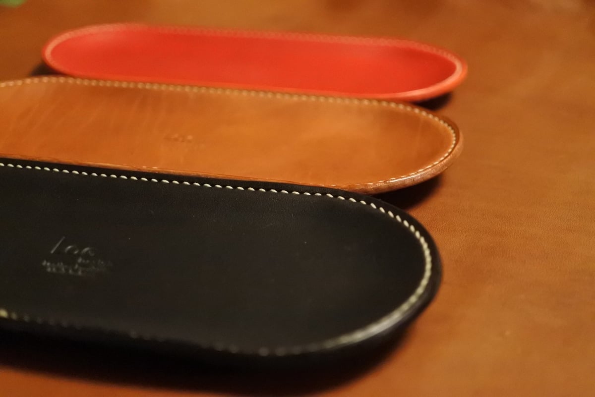 ❤️アレッシー♡ラウンドトレイ金属製黒色.径40♡未使用品 LT-01-BLK レザートレー Black（ヌメ革×ステンレス芯） | kyotani le