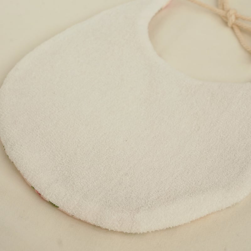 再販可能✳︎ふかふか刺繍スタイ＊tulip＊ スタイ2種類＆ヘアバンドセット【tulip】 | FukaFuka 絵本とこども