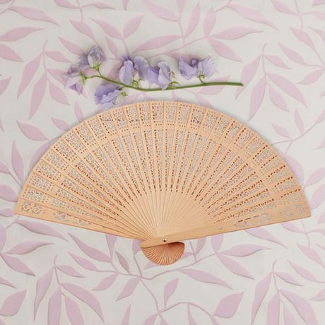撮影小物 透かし彫りの扇子