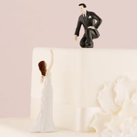 ケーキトッパー【新婦に手を差し伸べる新郎】新郎新婦セット  髪色変更