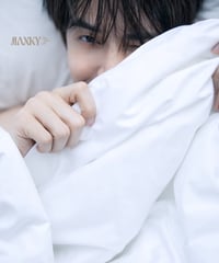 【MAXKY】 1st Photobook 《Time Stands Still》