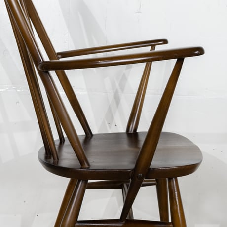 ERCOL クエーカーアームチェア（クッション付き）