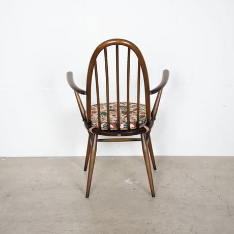 ERCOL クエーカーアームチェア（クッション付き）