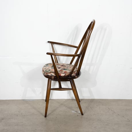 ERCOL クエーカーアームチェア（クッション付き）