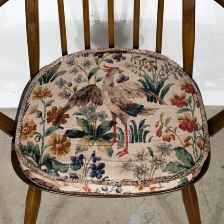 ERCOL クエーカーアームチェア（クッション付き）