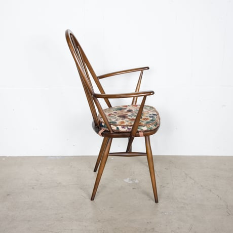ERCOL クエーカーアームチェア（クッション付き）