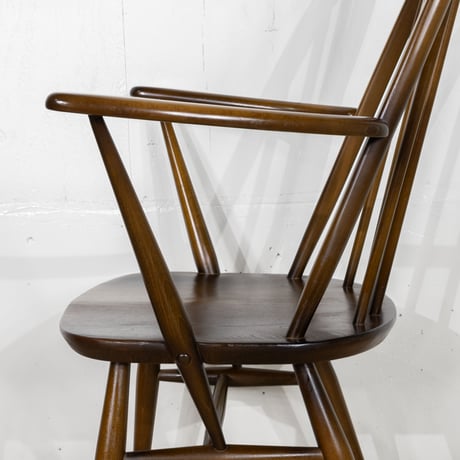 ERCOL クエーカーアームチェア（クッション付き）