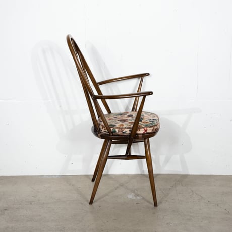 ERCOL クエーカーアームチェア（クッション付き）
