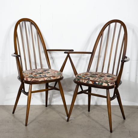 ERCOL クエーカーアームチェア（クッション付き）