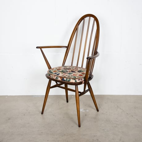 ERCOL クエーカーアームチェア（クッション付き）