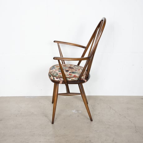 ERCOL クエーカーアームチェア（クッション付き）