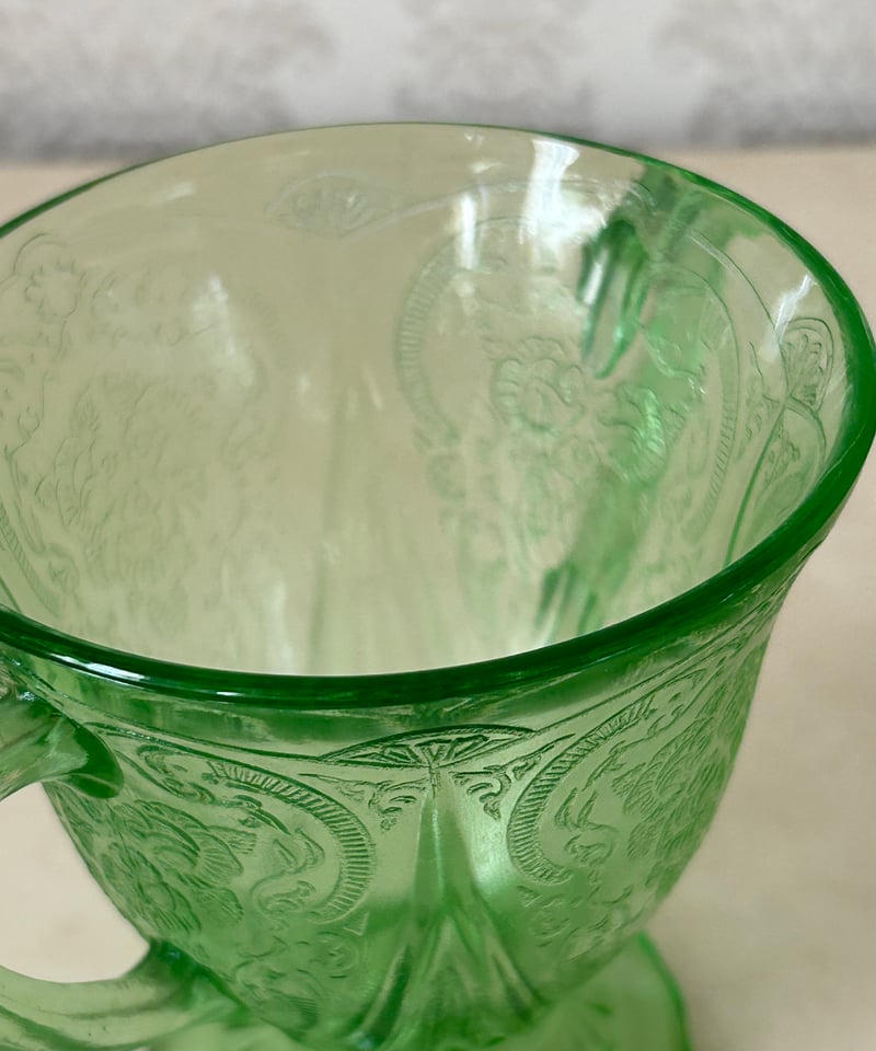 ヘーゼルアトラス ロイヤルレース ディプレッションガラス ウラン