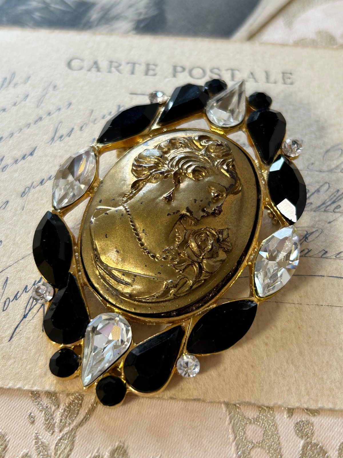 ヴィンテージ カメオ ブローチ 18K ゴールド チェック写真。 ヴィンテージ カメオ ブローチ 18K ゴールド チェック写真。