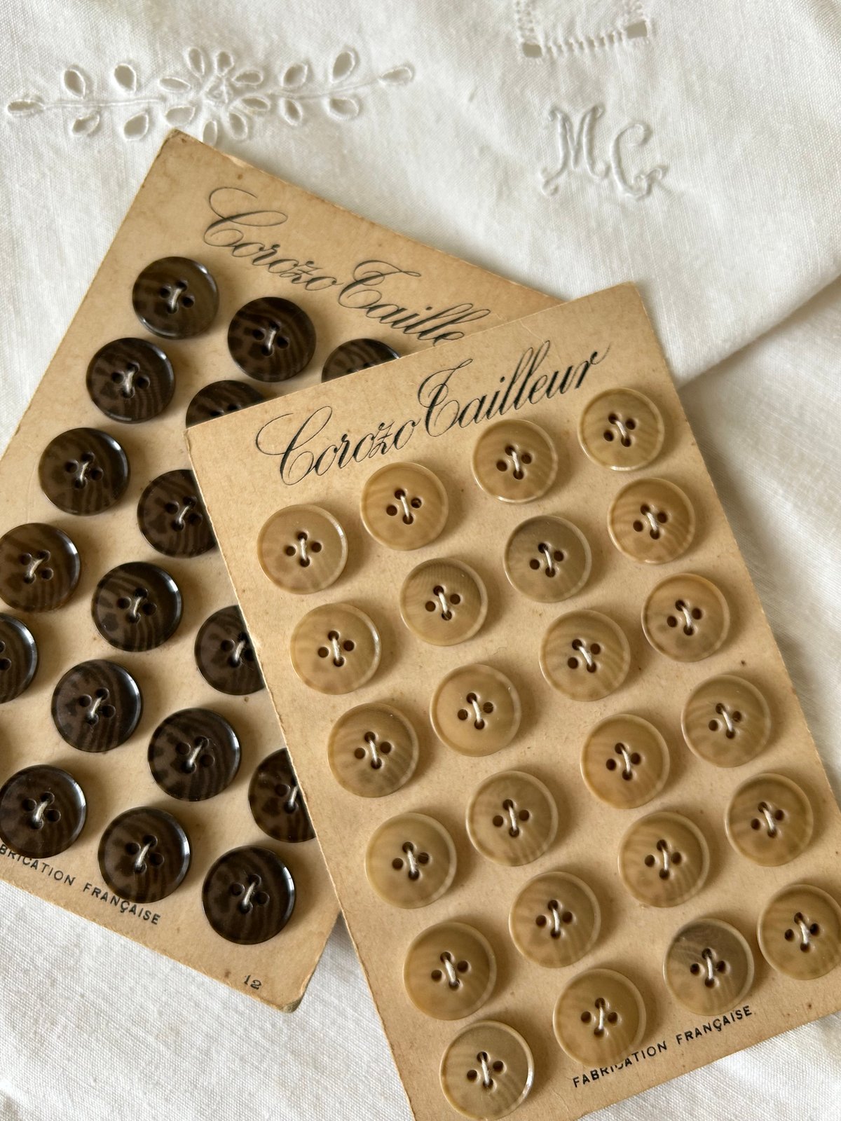 フランスVintageボタン 1シート（24個）ブラウン／ベージュ button 