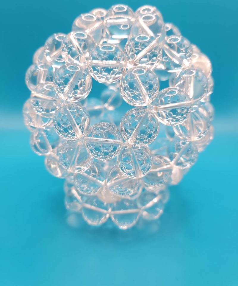 神聖幾何学フラーレン16ミリ（水晶AAA）台座、桐箱付き | サンRYU9