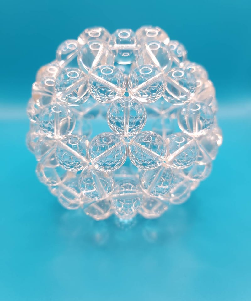 神聖幾何学フラーレン16ミリ（水晶AAA）台座、桐箱付き | サンRYU9