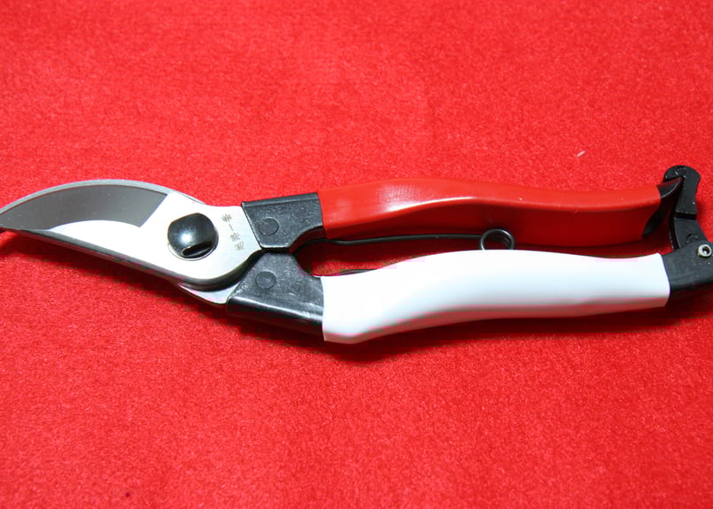 越後鍛冶職人が作った剪定鋏 １２本セット 越後鍛冶職人利房が作った最後の 剪定鋏200mm - メルカリ