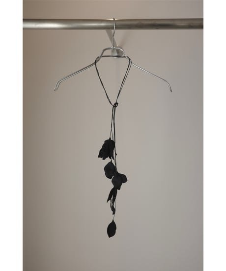 MARGE "Floral motif necklace" black