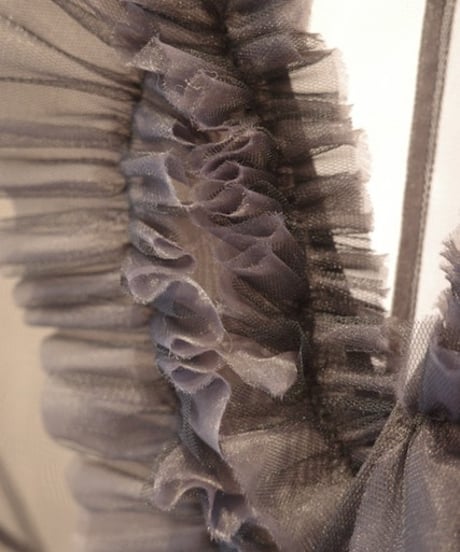 MARGE "Tulle frill detail gilet" black × gray