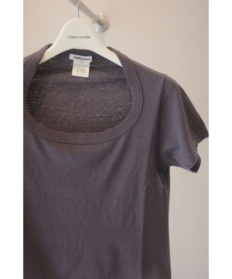 FUMIKA_UCHIDA "Trapezoid neck T-shirt"