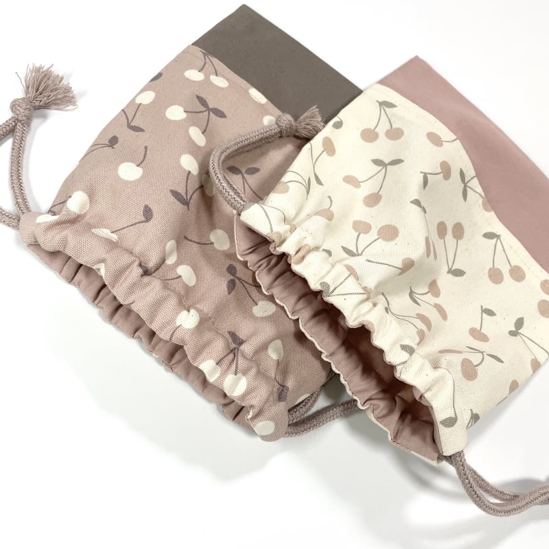 さくらんぼ柄☆ハンドメイド☆巾着袋 さくらんぼ柄【巾着袋2点セット】 | mimika入園入学グッズハンドメイド
