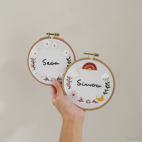 デザイン２種類　お名前刺繍ボード