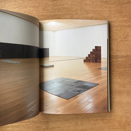 CARL ANDRE｜彫刻と詩、その間