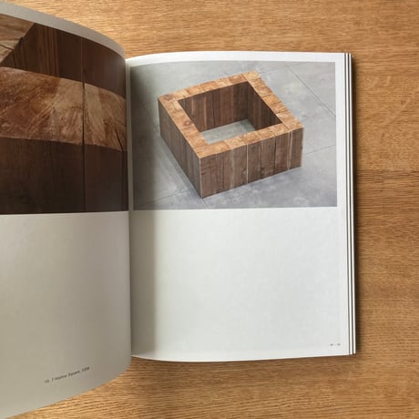 CARL ANDRE｜彫刻と詩、その間