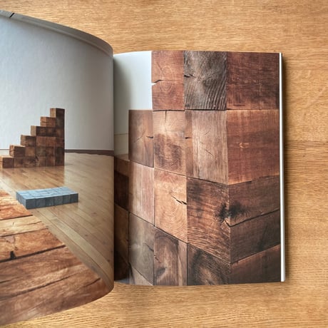 CARL ANDRE｜彫刻と詩、その間
