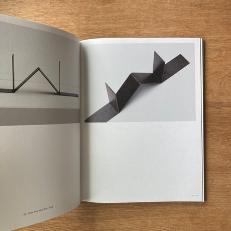 CARL ANDRE｜彫刻と詩、その間