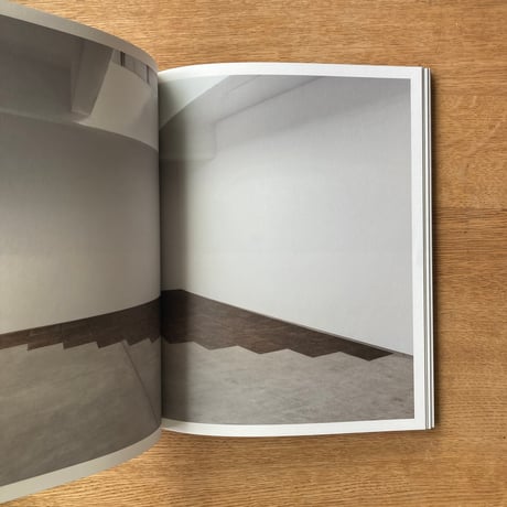 CARL ANDRE｜彫刻と詩、その間