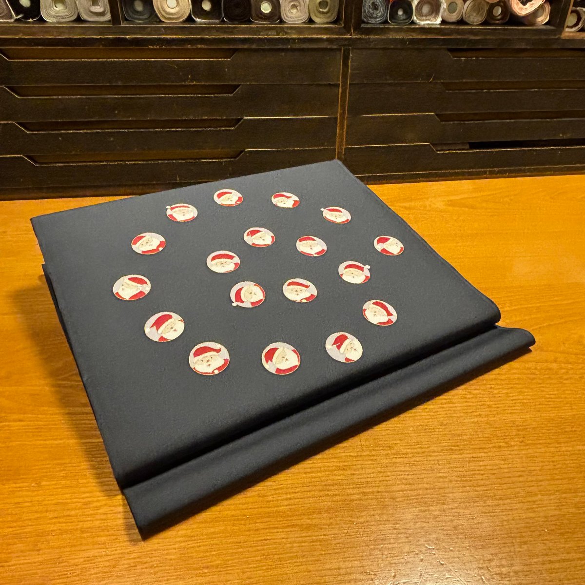 鉄色地塩瀬名古屋帯『クリスマス』（お仕立て付き） | Tsuji-Gofuku.
