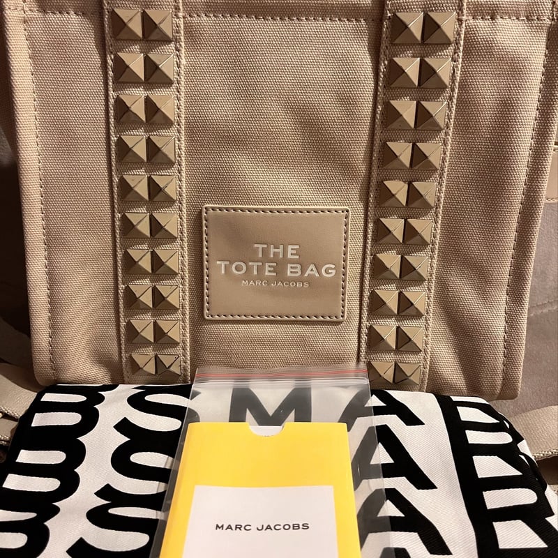 MARC JACOBS STUDS TOTE BAG | Enishi. MARC JACOBS STUDS TOTE BAG | Enishi.