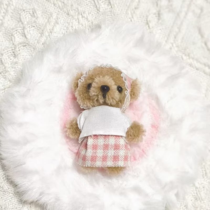 海外ライター【布岛小喵】ピンクチェックの小さな茶色いクマです