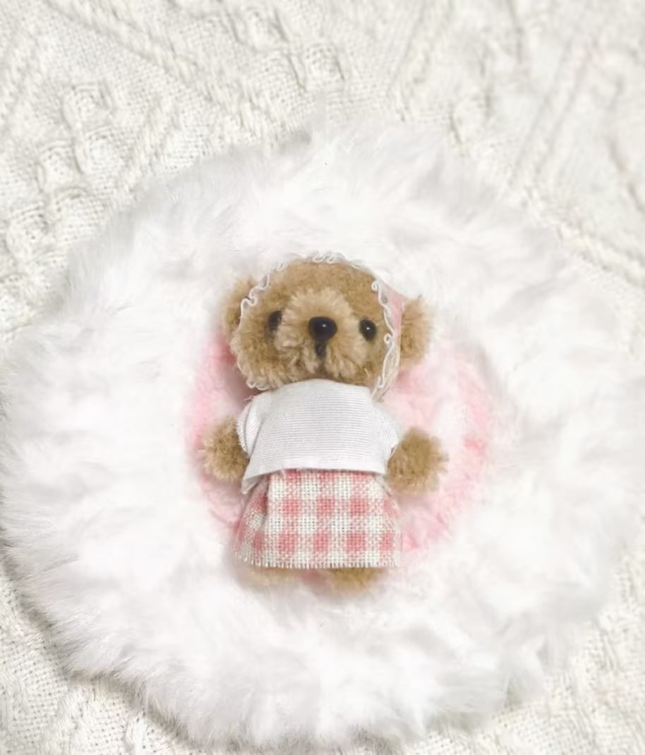 海外ライター【布岛小喵】ピンクチェックの小さな茶色いクマです