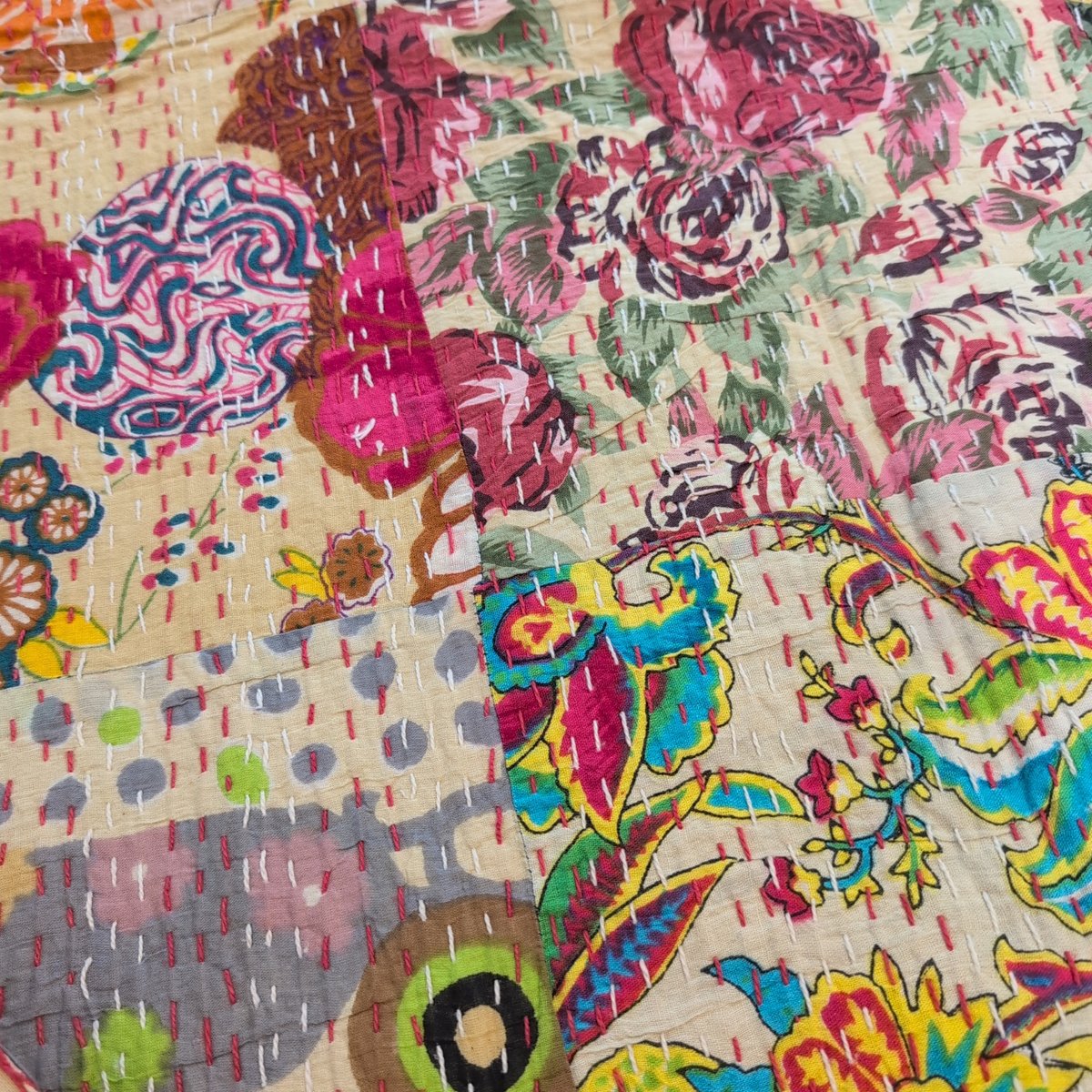 M】フローラルベージュ インドの手仕事 パッチワーク 一点物