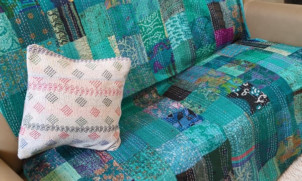SALE】明るい刺繍と陽だまりカラーのヴィンテージカンタキルト