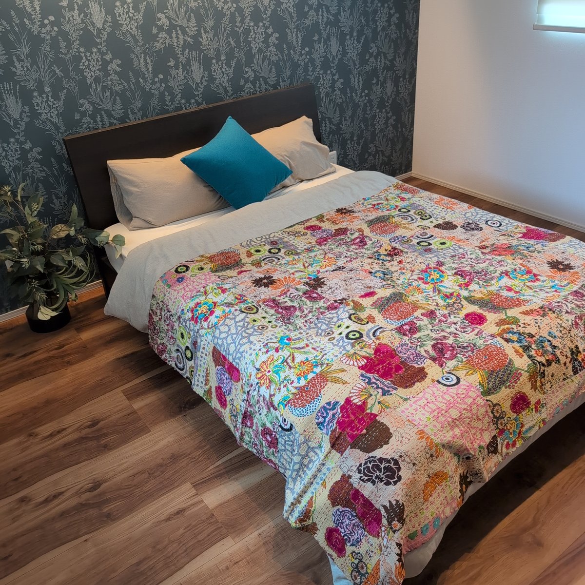 【M】ベージュ 手仕事 パッチワーク 一点物 カンタキルト マルチカバー 721 M】フローラルベージュ インドの手仕事 パッチワーク 一点物