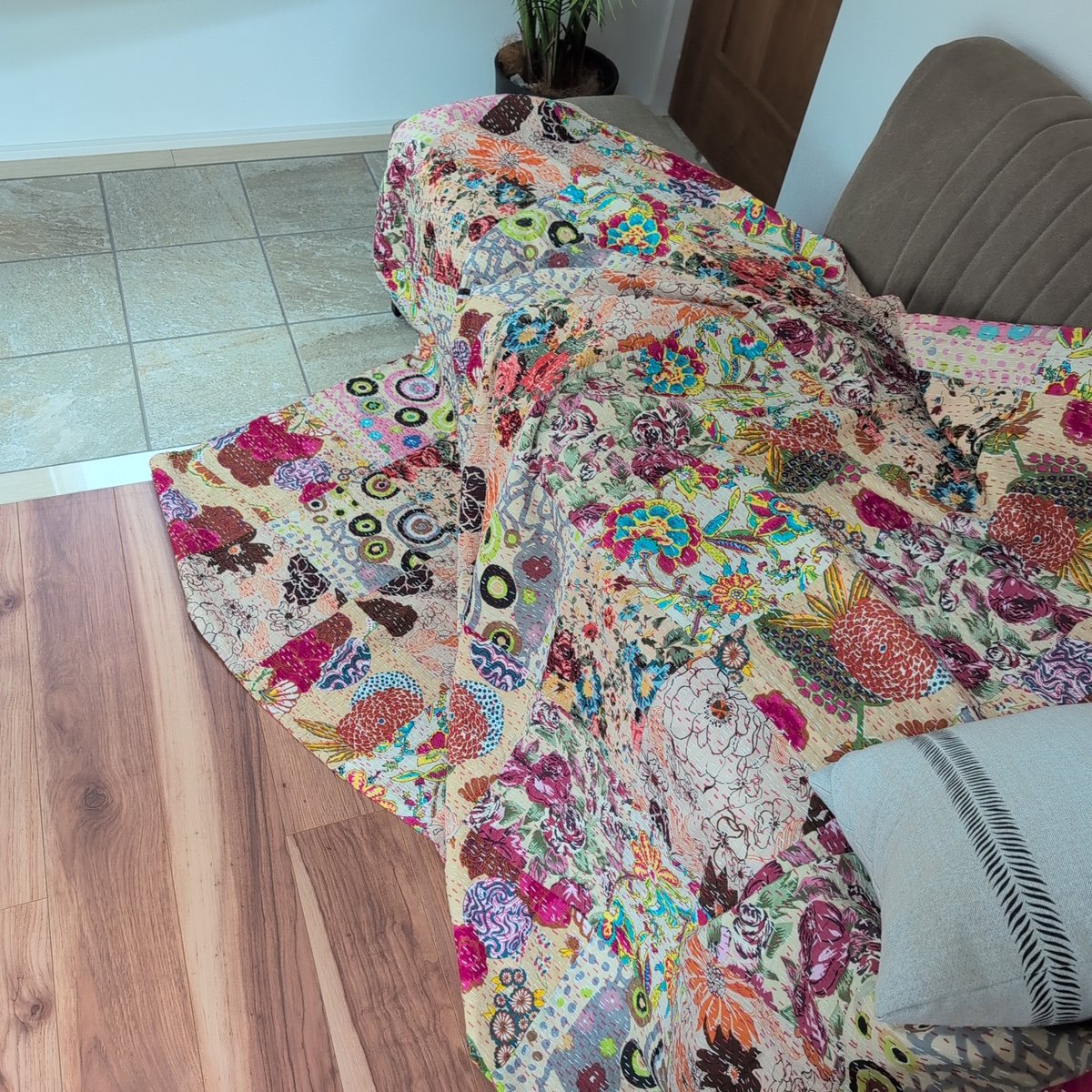 M】フローラルベージュ インドの手仕事 パッチワーク 一点物