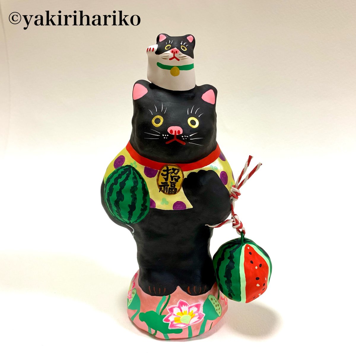 矢切はりこ ジャイアント招福猫 招き猫のせ 西瓜 黒 | 矢切はりこ